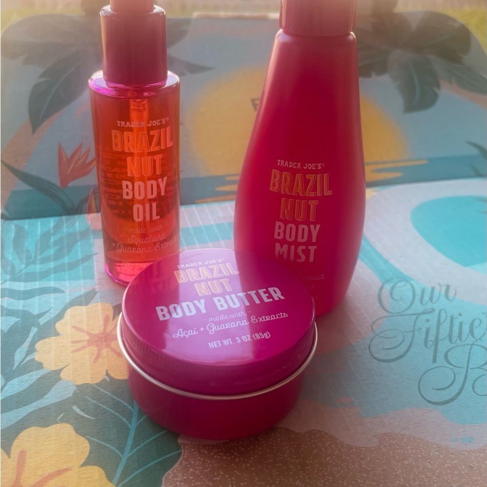 THREE piece amazing smelling set!! ❤️